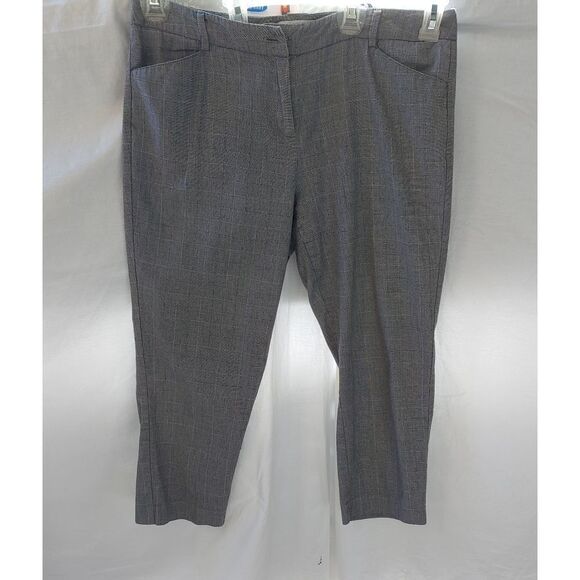 New York & Co Women's Size 10 Grey/White Plaid Capris. - Picture 3 of 3